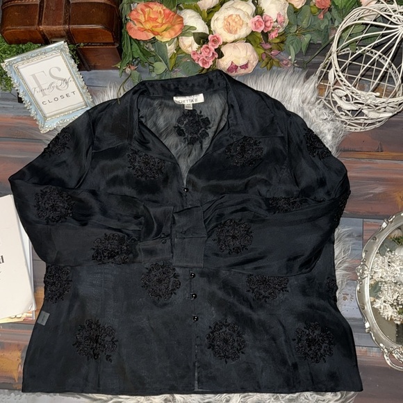 Elegant Black 100% Silk Floral Embellished Button-Up Blouse - Picture 7 of 9